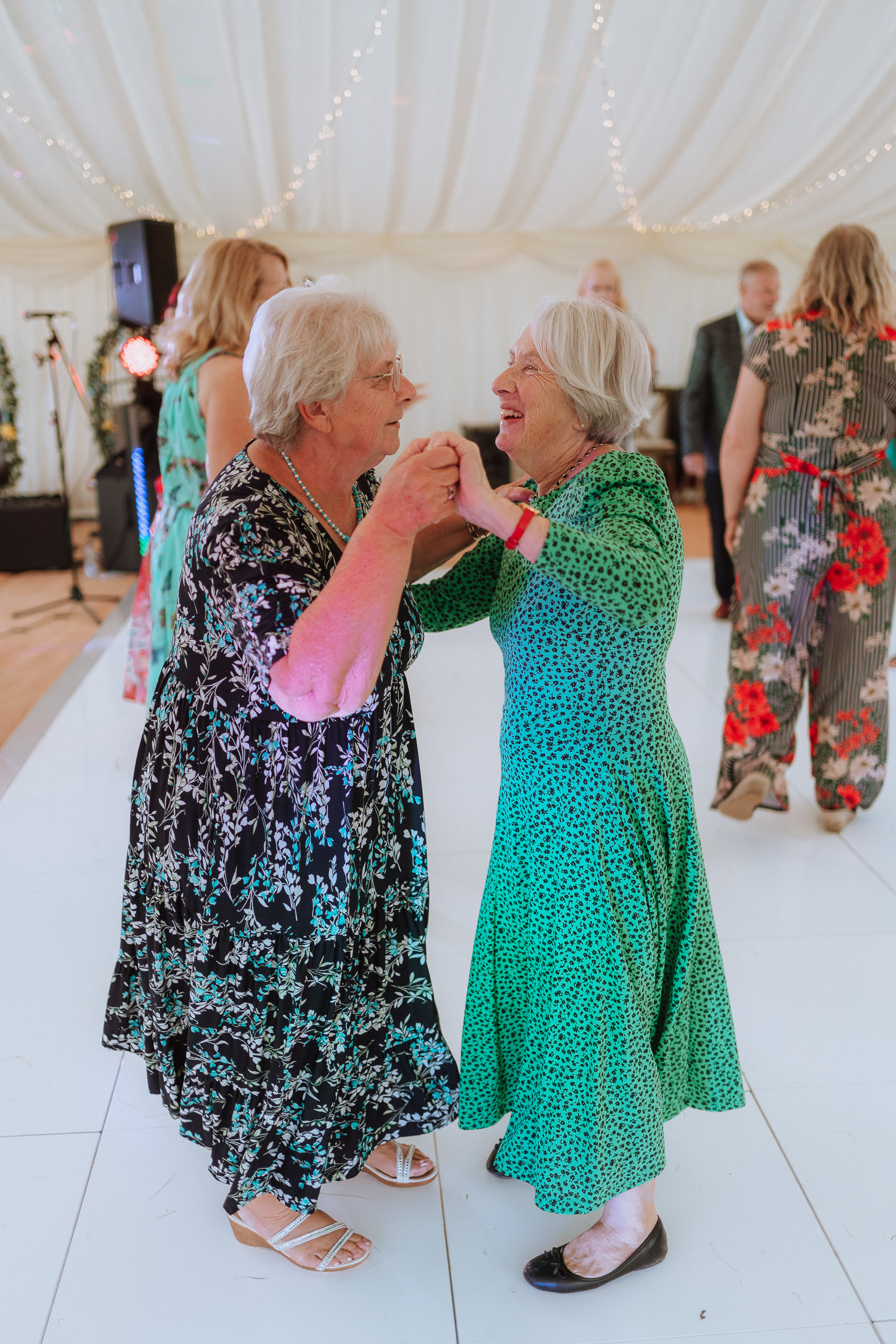 FAMILY HOME FARM WEDDING PHOTOGRAPHY LLANTWIT MAJOR 038 FAMILY HOME FARM WEDDING PHOTOGRAPHY LLANTWIT MAJOR 038